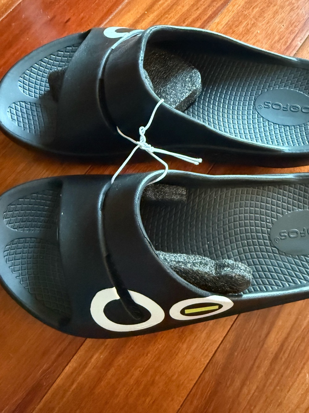 NEW Oofos Ooahh Recovery Slides White Logo Black US Sz 7 Women/ Men 8 - Picture 2 of 5